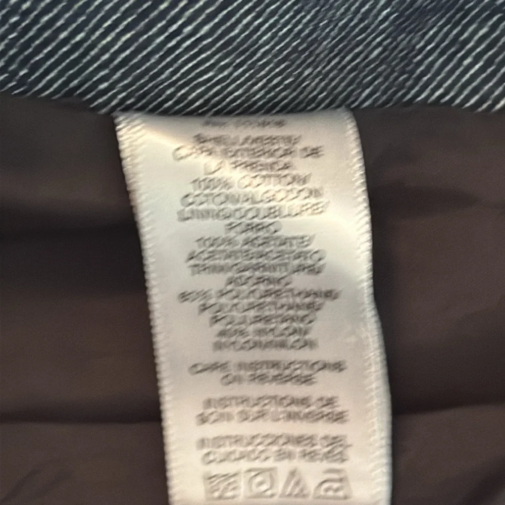 Like new Michael Kors size 8 denim skirt - Picture 5 of 5